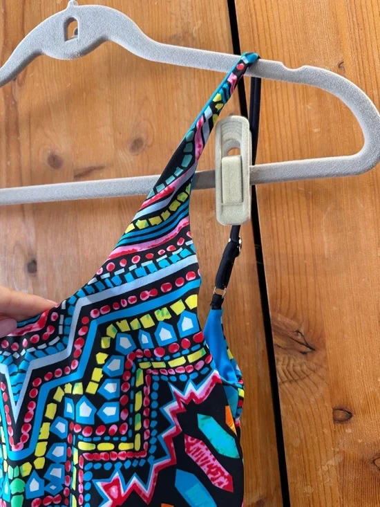 Black Multicolor Pattern One-Piece Swimsuit - Picture 5 of 8